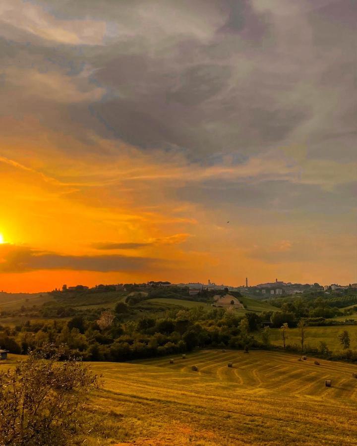 Agriturismo La Corte Del Sole Сиена Экстерьер фото