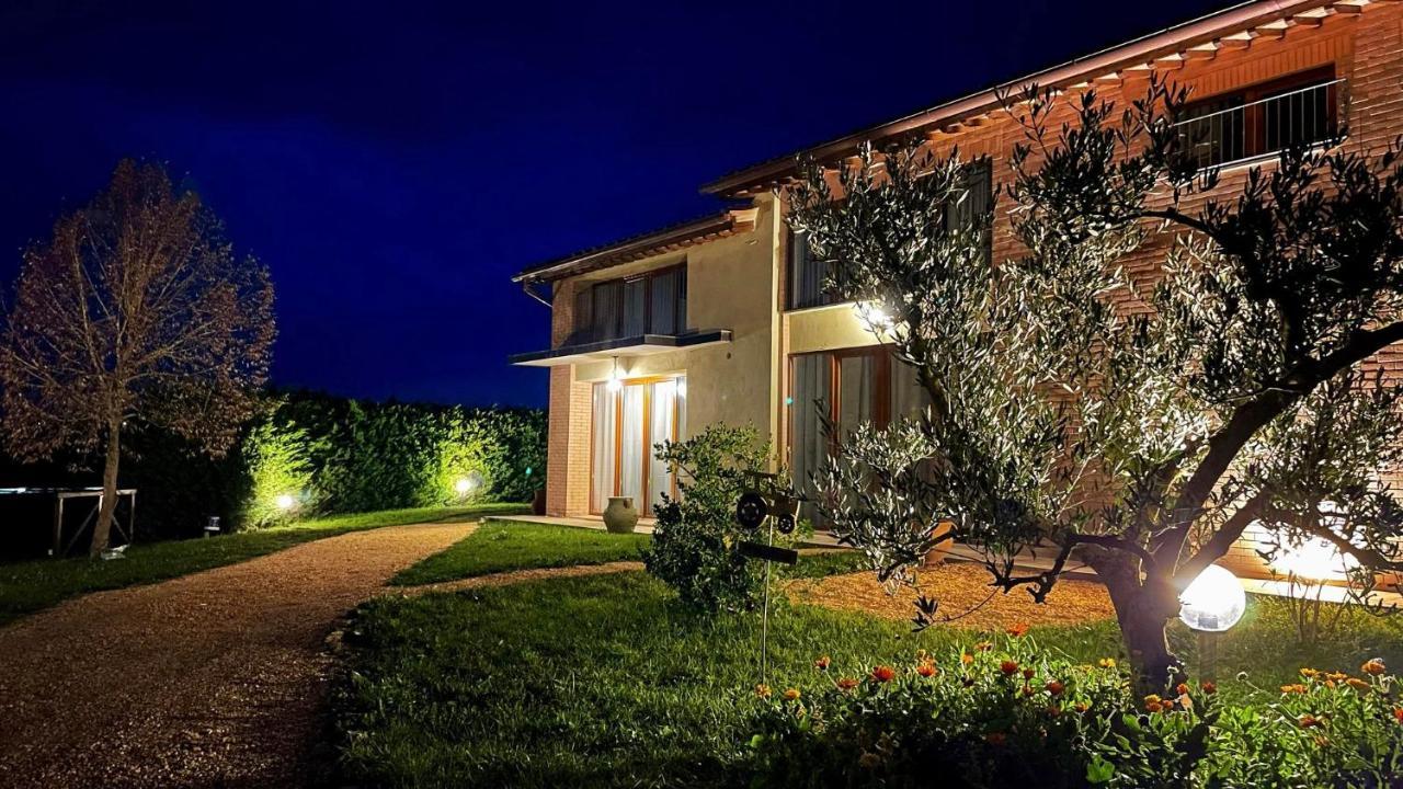 Agriturismo La Corte Del Sole Сиена Экстерьер фото