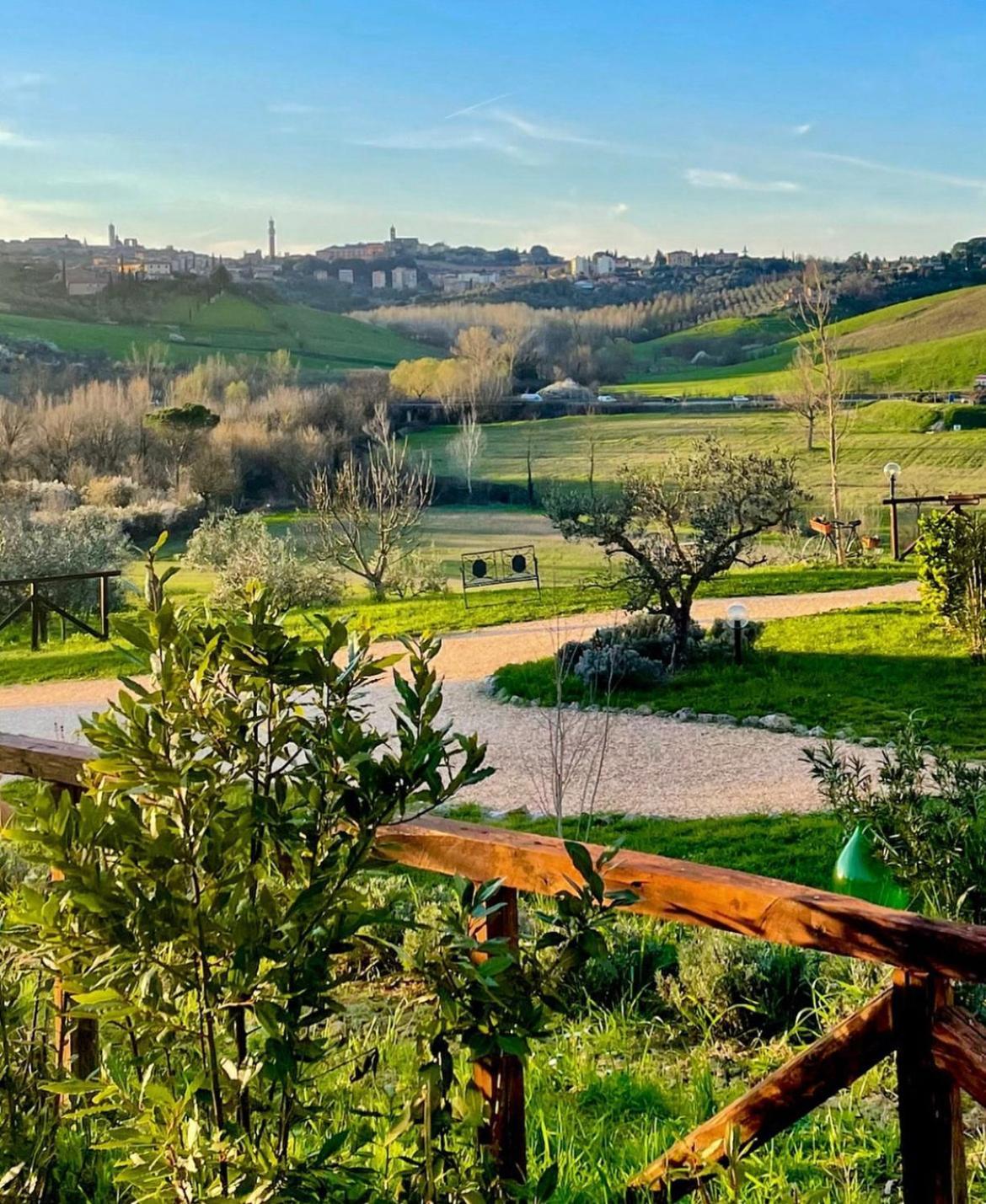 Agriturismo La Corte Del Sole Сиена Экстерьер фото