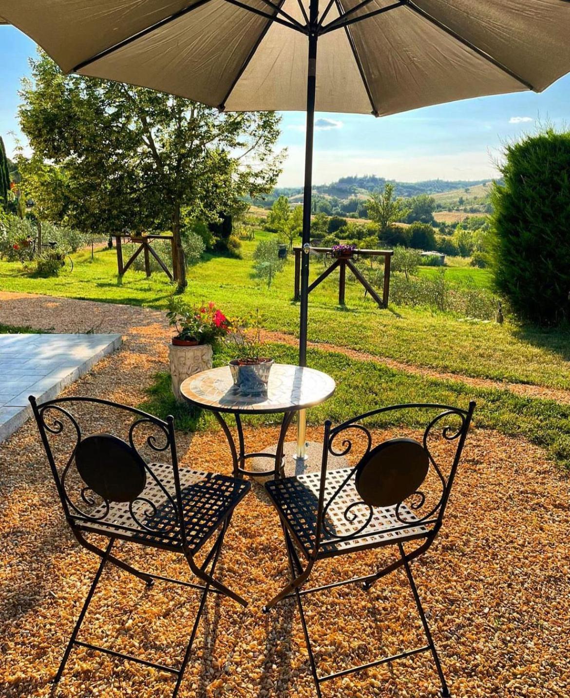 Agriturismo La Corte Del Sole Сиена Экстерьер фото