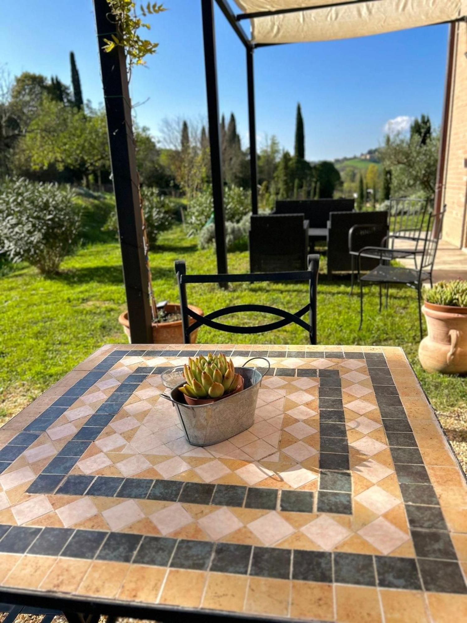 Agriturismo La Corte Del Sole Сиена Экстерьер фото