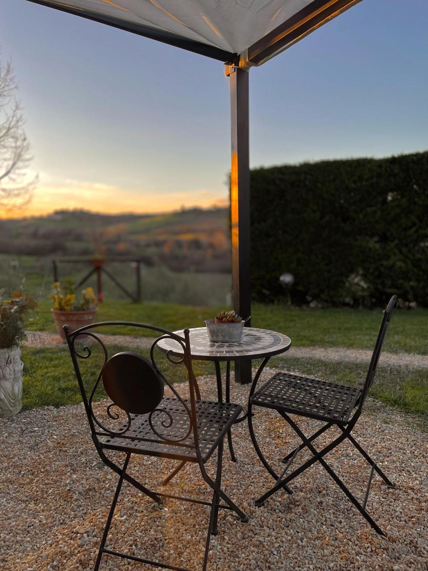 Agriturismo La Corte Del Sole Сиена Экстерьер фото