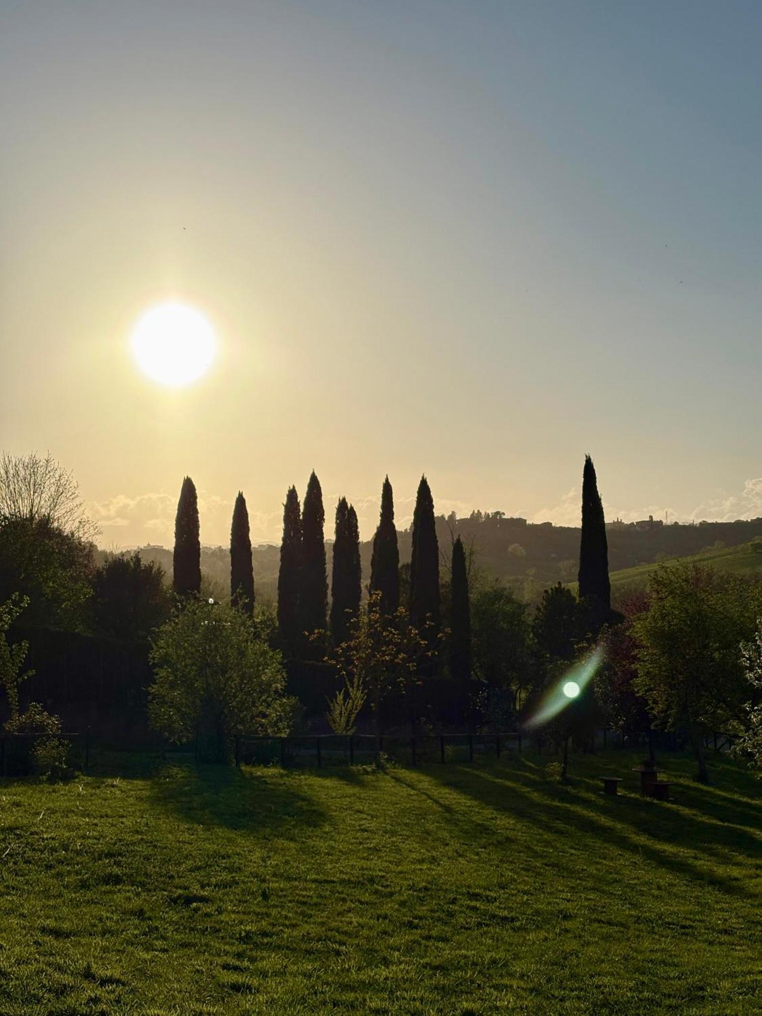 Agriturismo La Corte Del Sole Сиена Экстерьер фото
